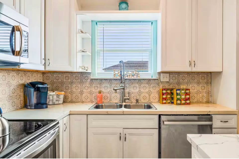 Chef’s Kiss. 🥂 A fully stocked, gourmet kitchen with sleek finishes and all the essentials. From morning espresso to full family feasts, we’ve made sure you have everything you need to feel right at home.