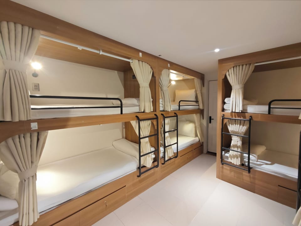 WiFi (free), bed sheets