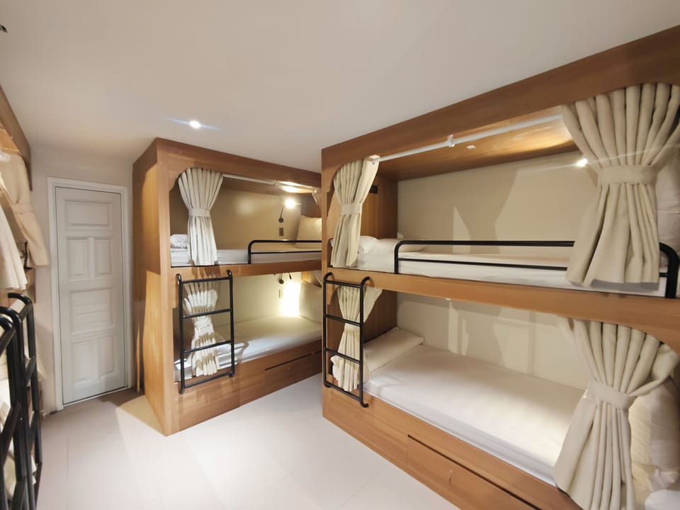 WiFi (free), bed sheets