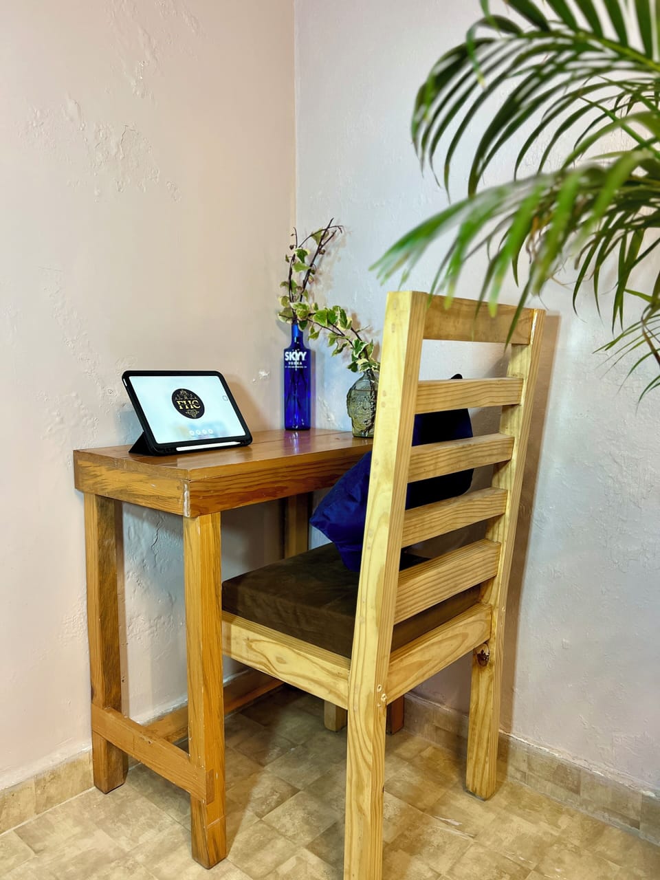Economy Tent | Desk