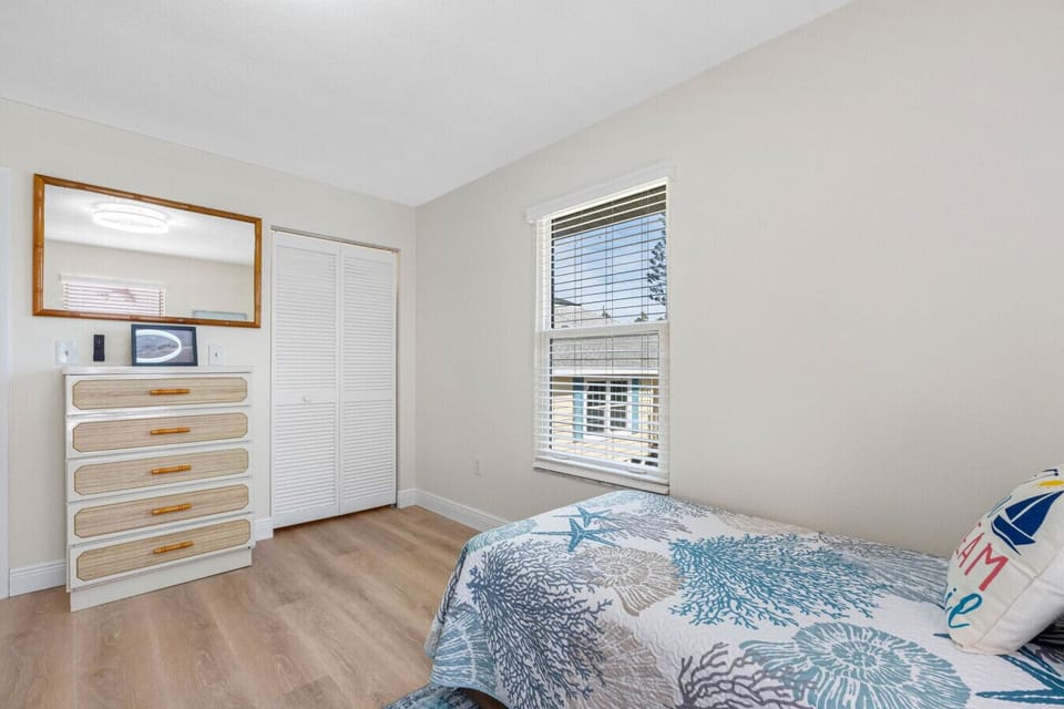 Bedroom with 2 Twin Beds
