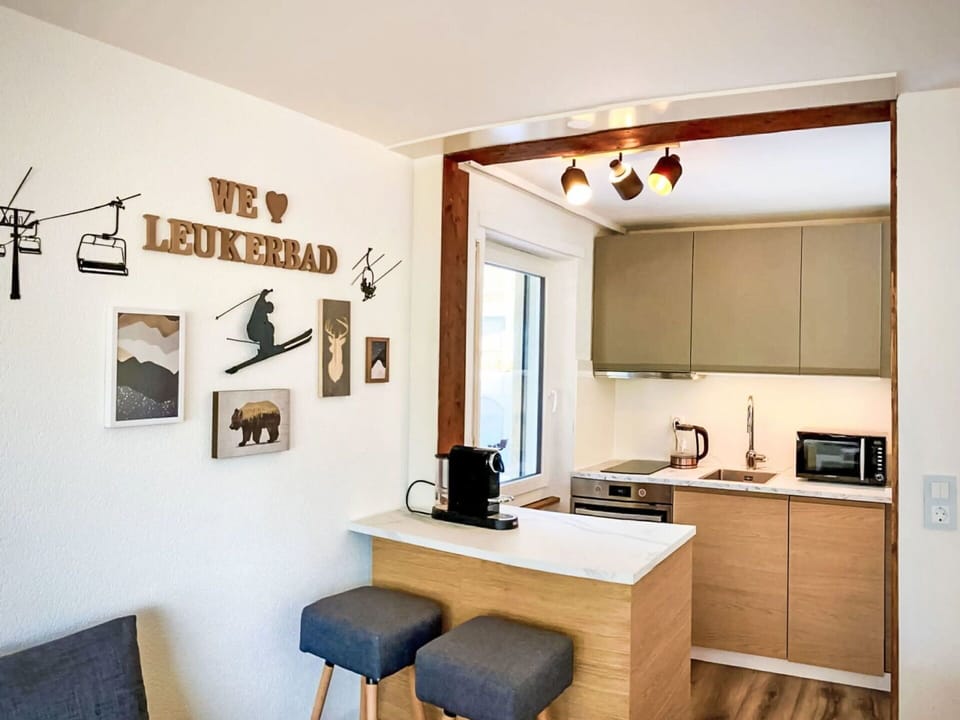 Furniture, Interior Design, Wall, Kitchen, Wood, Countertop, Flooring, Ceiling, Cabinetry, Room
