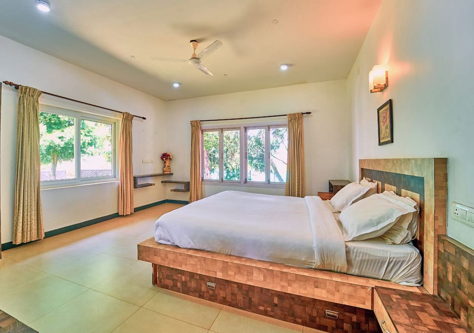 Deluxe Room, Courtyard View | WiFi (free), bed sheets