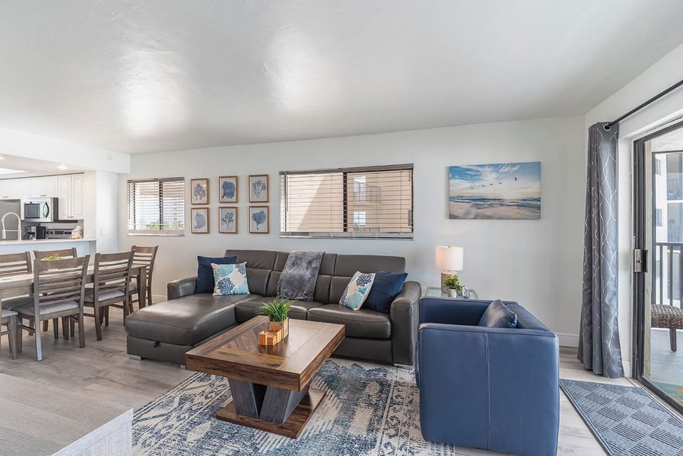 Beautiful and comfortable -  Carlos Pointe 221 has plenty of island style
