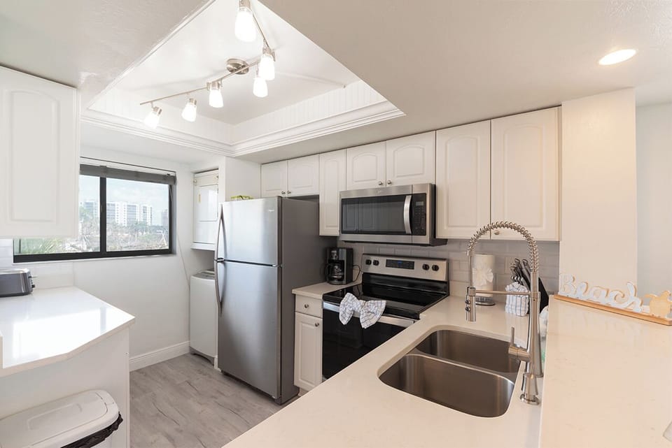 Newly remodeled Kitchen is fully equipped