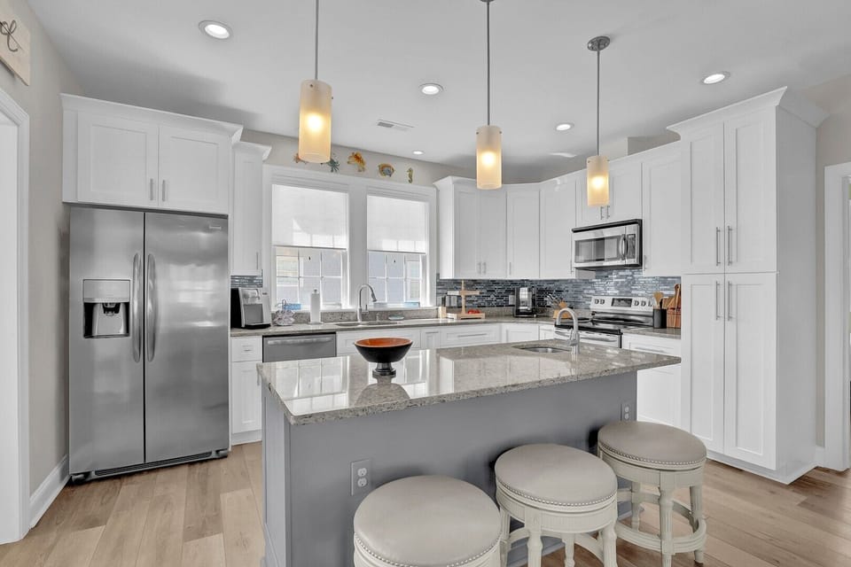 Full kitchen view 