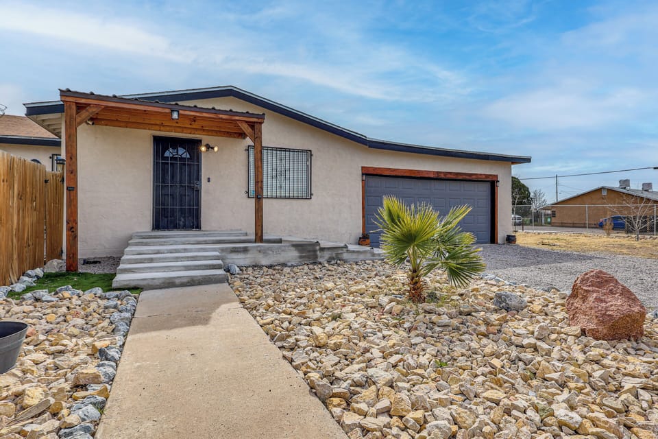 House (3 Bedrooms) | Front of property