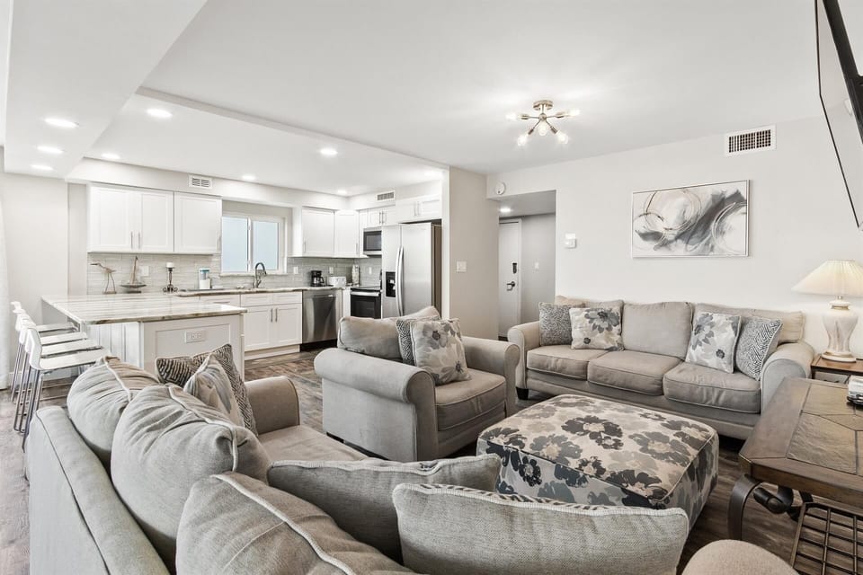 Condo, 3 Bedrooms | Living area | Smart TV