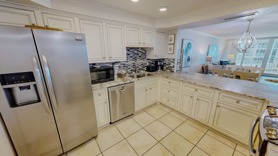 Condo, 2 Bedrooms | Private kitchen | Fridge, oven, coffee/tea maker, toaster