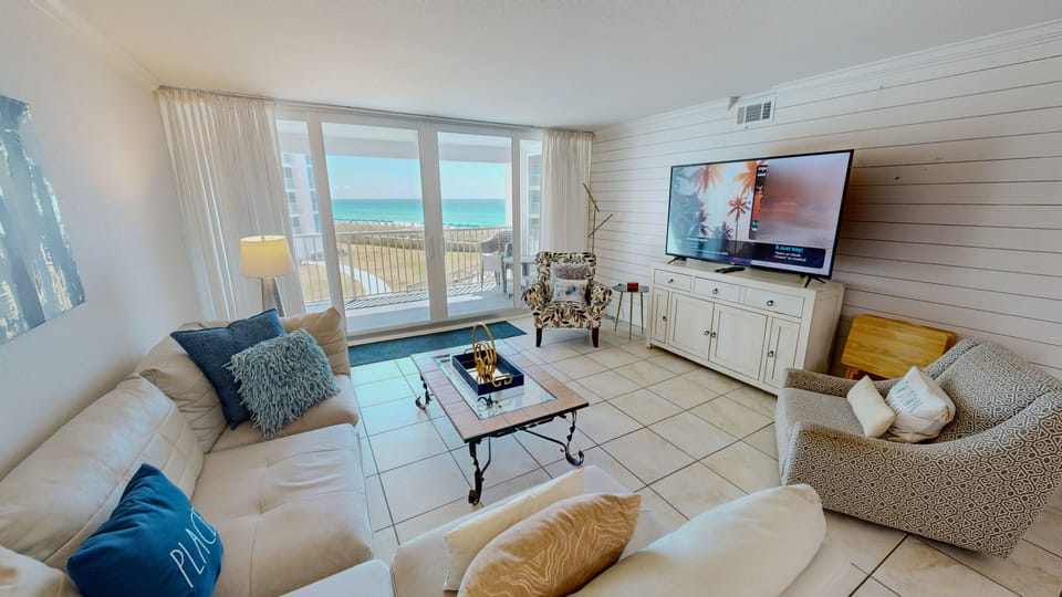 Condo, 2 Bedrooms | Living area | Smart TV