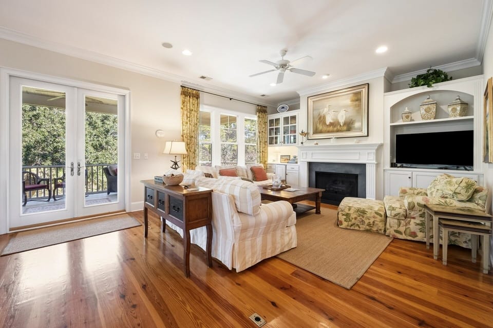 House, 5 Bedrooms | Living area | Smart TV