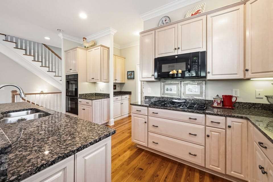 House, 5 Bedrooms | Private kitchen | Coffee/tea maker, fridge, oven, toaster