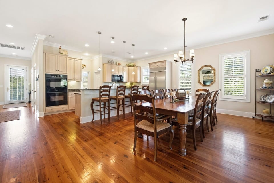 House, 5 Bedrooms | Dining