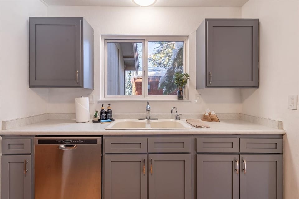 House, 3 Bedrooms | Private kitchen | Fridge, oven, coffee/tea maker, toaster