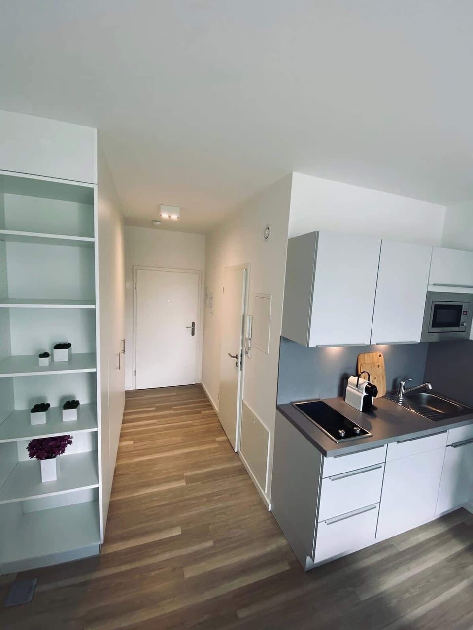 Massgefertigter Einbauschrank mit Garderobe und viel Stauraum