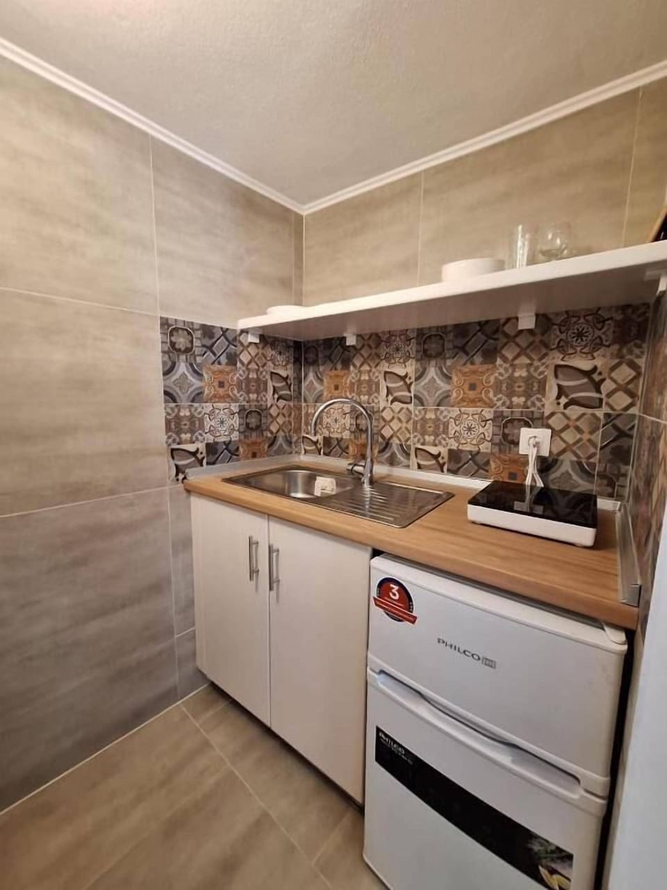 Classic Studio, Balcony, Sea View | Private kitchen | Fridge, stovetop, cookware/dishes/utensils