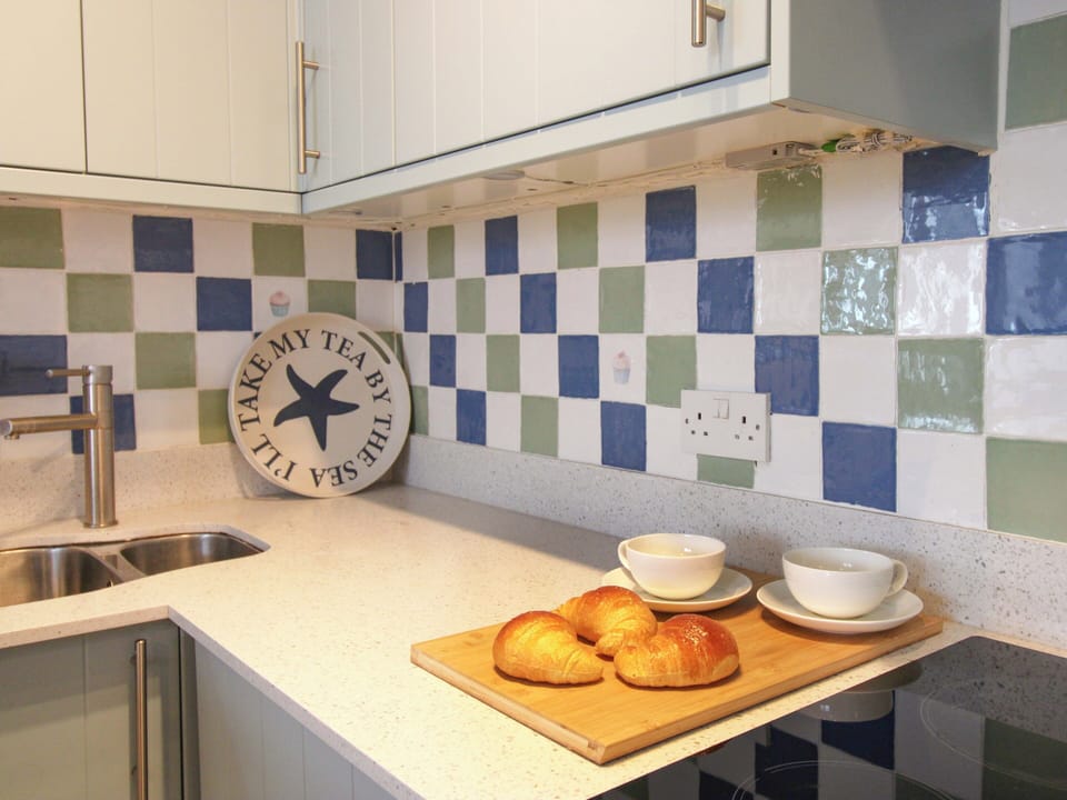 Cottage | Private kitchen | Cookware/dishes/utensils