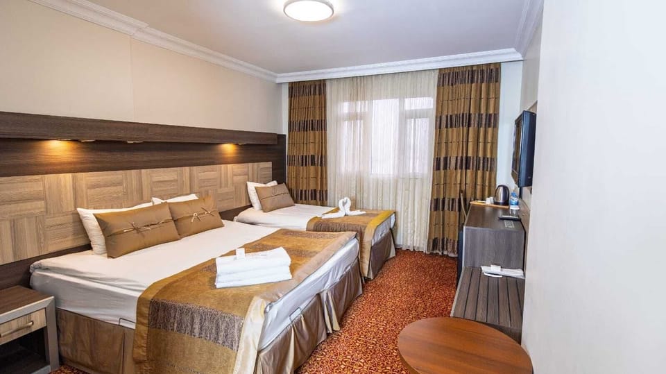 Classic Twin Room, City View | Laptop workspace, soundproofing, iron/ironing board, free WiFi
