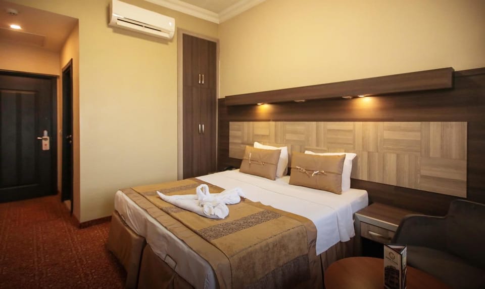 Classic Double Room, 1 Twin Bed, City View | Laptop workspace, soundproofing, iron/ironing board, free WiFi