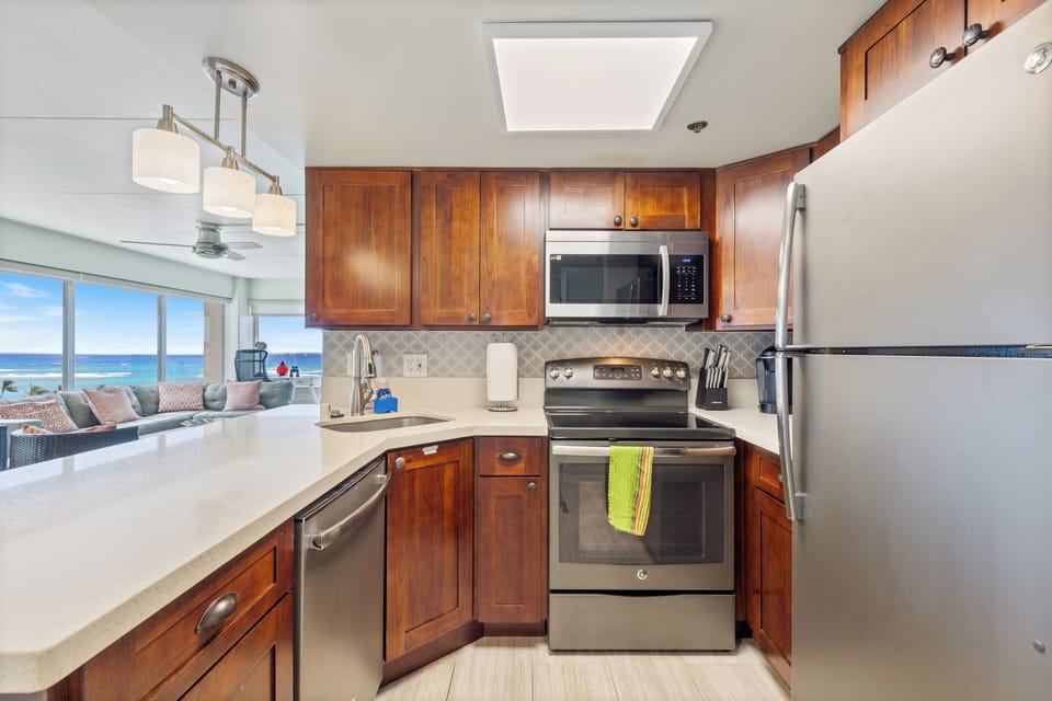 Modern, fully equipped kitchen