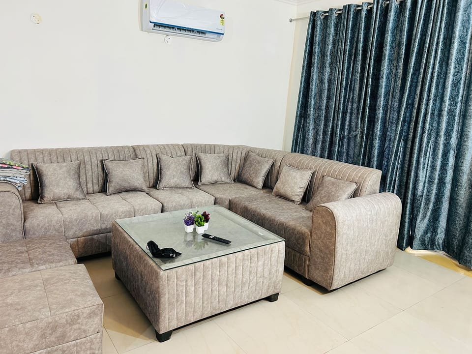 Apartment, 3 Bedrooms, Accessible, Smoking | Living room