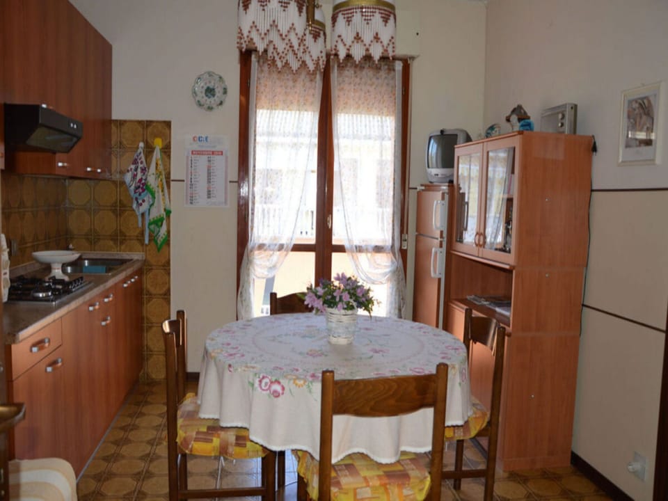 Apartment, 2 Bedrooms, Balcony, City View | Dining room