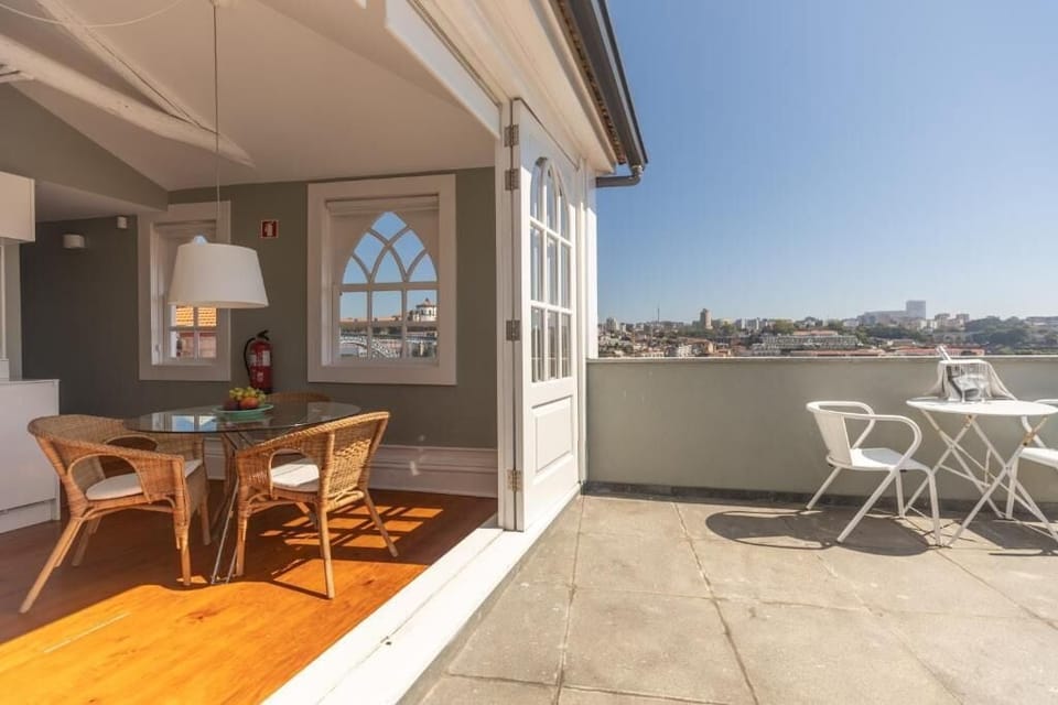 Apartment, Patio, City View (1 cama de casal) | Outdoor dining