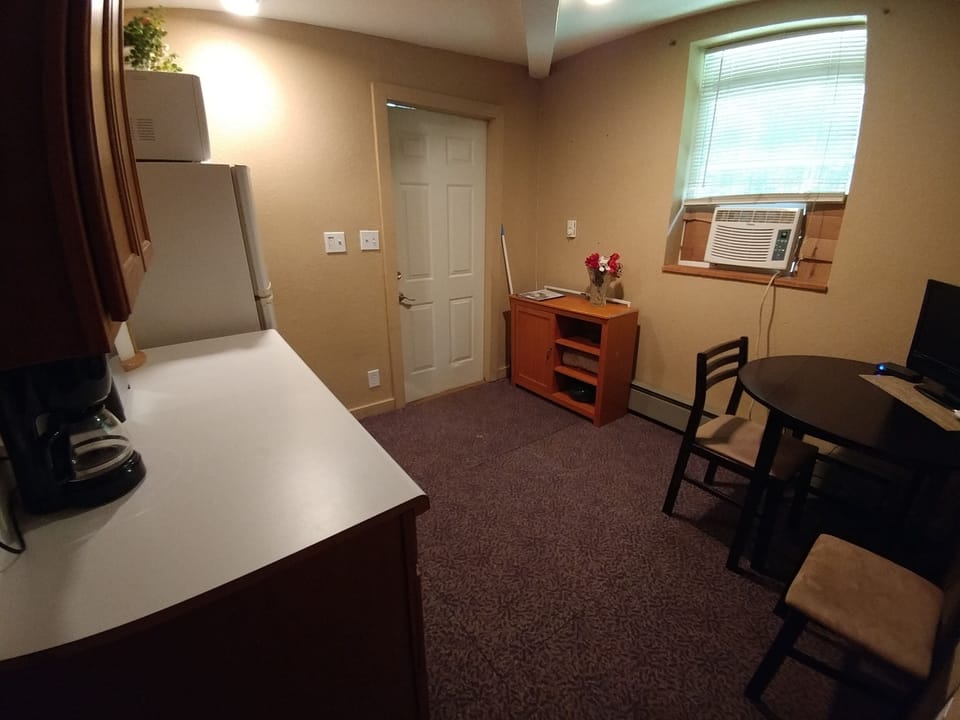 Basic Double Room, 1 Double Bed, Non Smoking, Refrigerator & Microwave | In-room dining