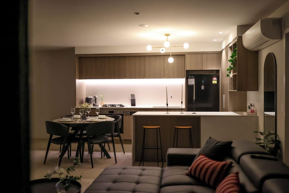 Fully equipped modern kitchen & dining