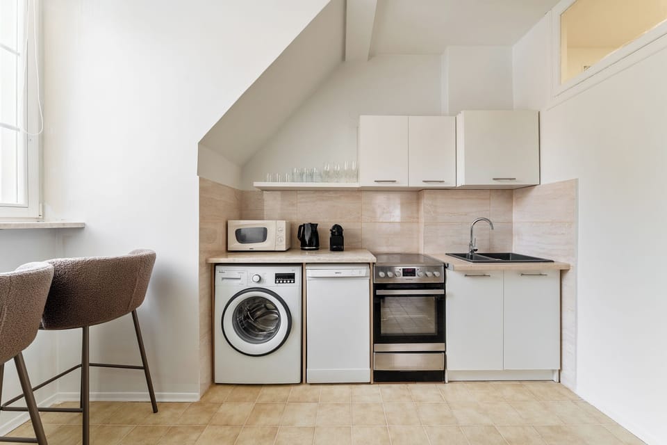 Comfort Studio Suite, 1 Double Bed with Sofa bed, Bathtub | Private kitchenette | Fridge, microwave, oven, stovetop