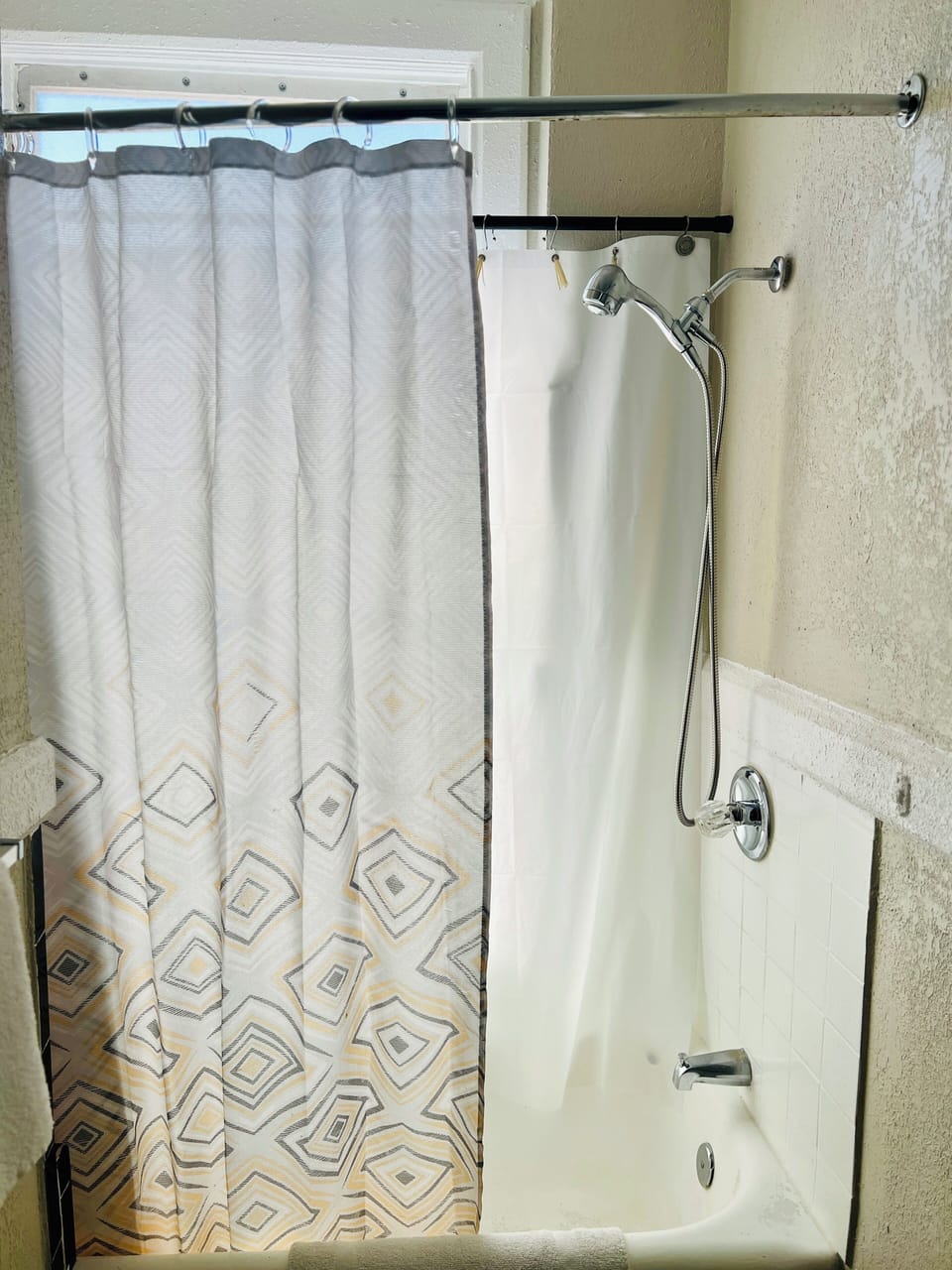 Standard Room, 1 Queen Bed, Private Bathroom | Bathroom | Combined shower/tub, free toiletries, hair dryer, towels