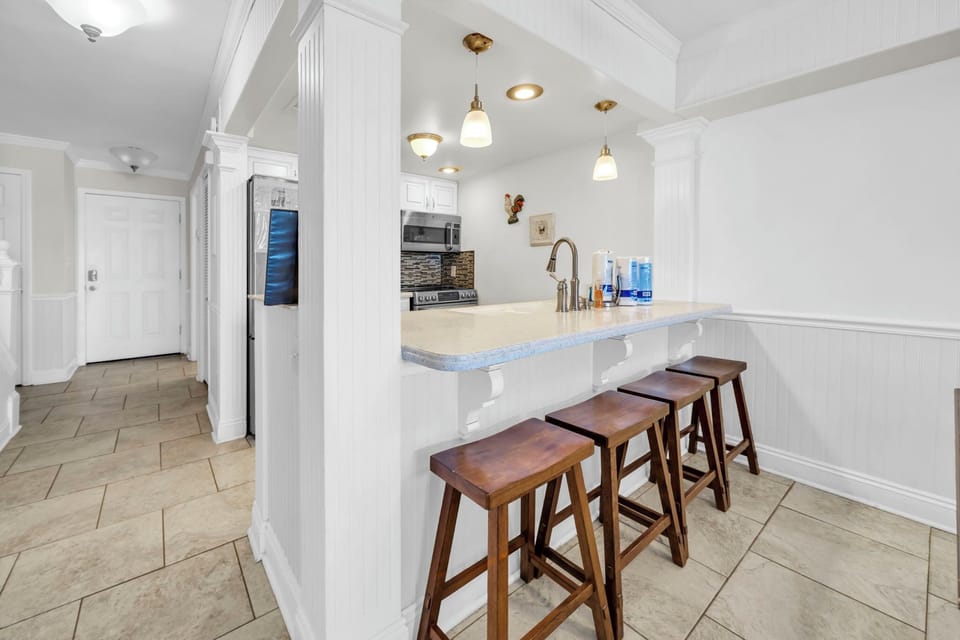 Eat-in bar seating