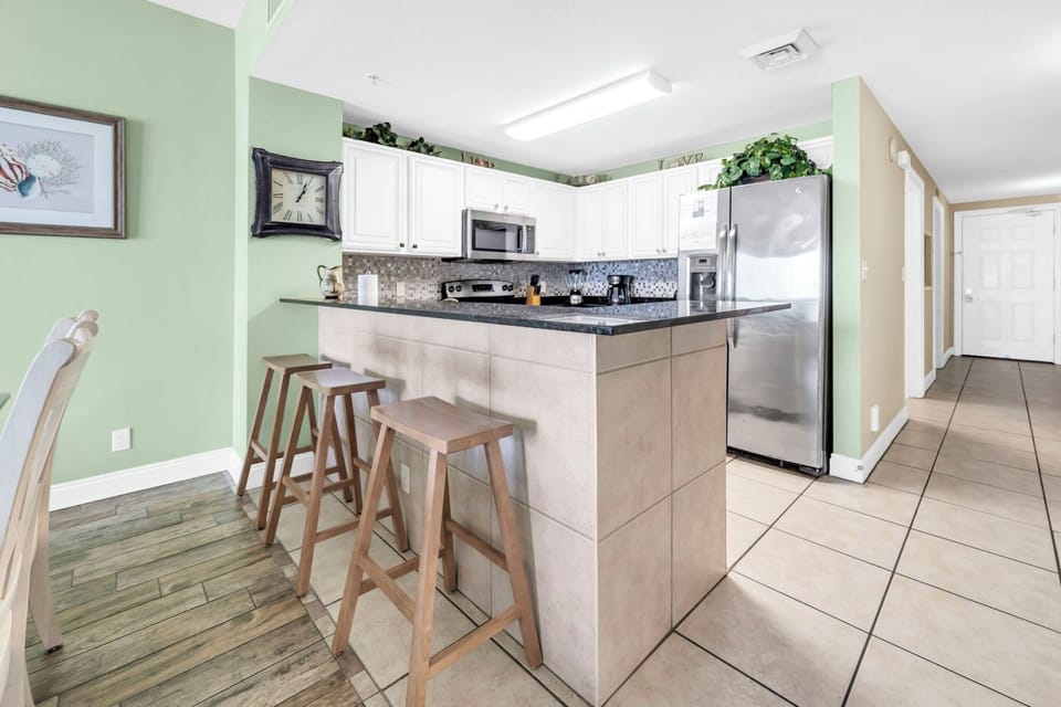 Eat-in bar seating