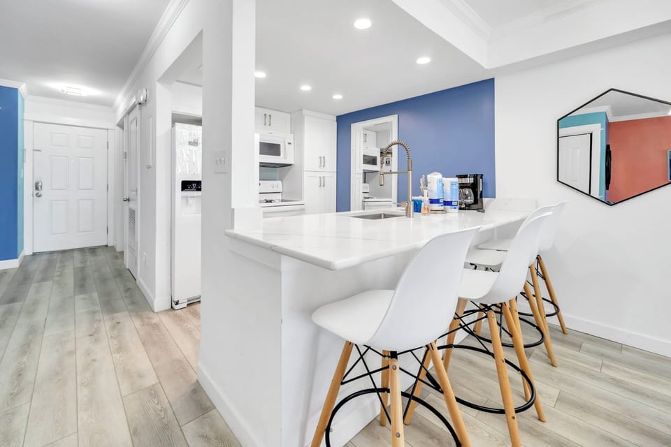 Eat-in bar seating