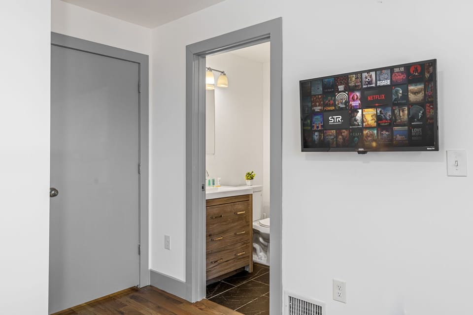Private ensuite bathroom connected directly to the primary bedroom. Ideal for roommates or colleagues who value privacy during longer stays.