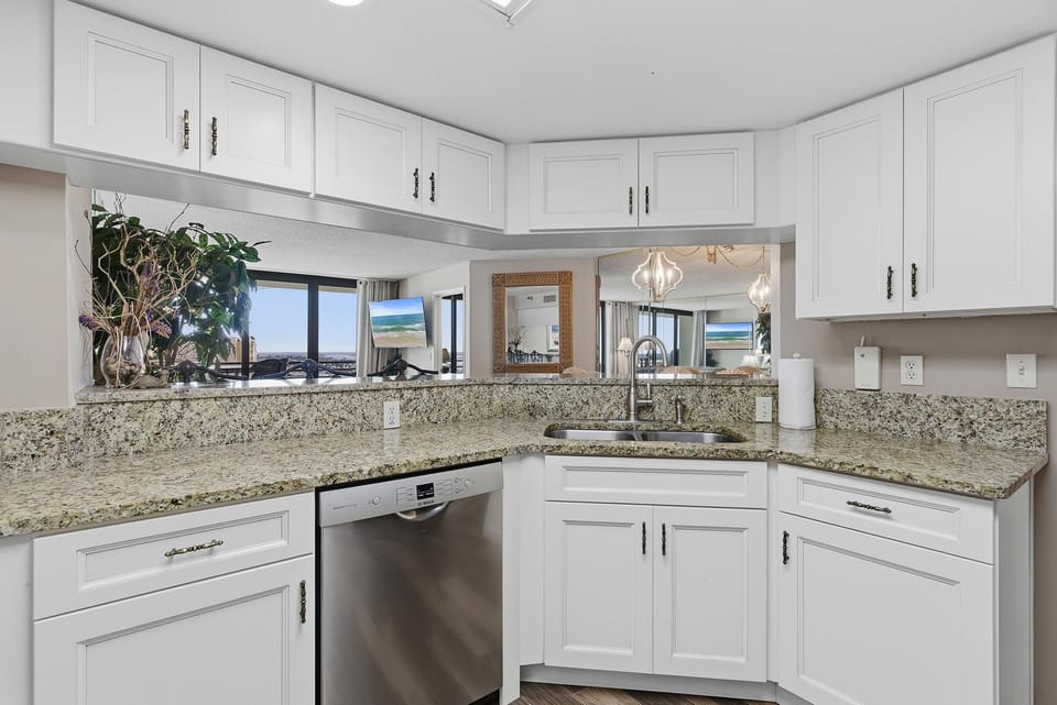 Condo, Multiple Beds (Sand Dollar 1105) | Private kitchen | Oven, toaster