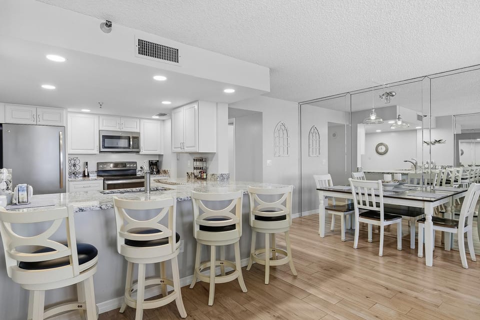 Condo, 1 King Bed (Sand Dollar 501) | Dining