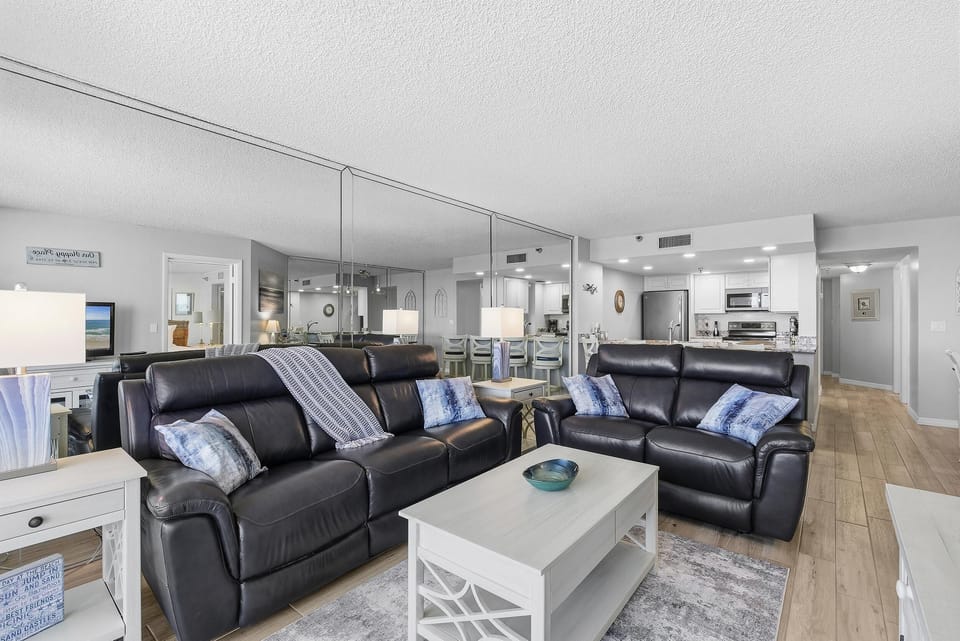 Condo, 1 King Bed (Sand Dollar 501) | Living area