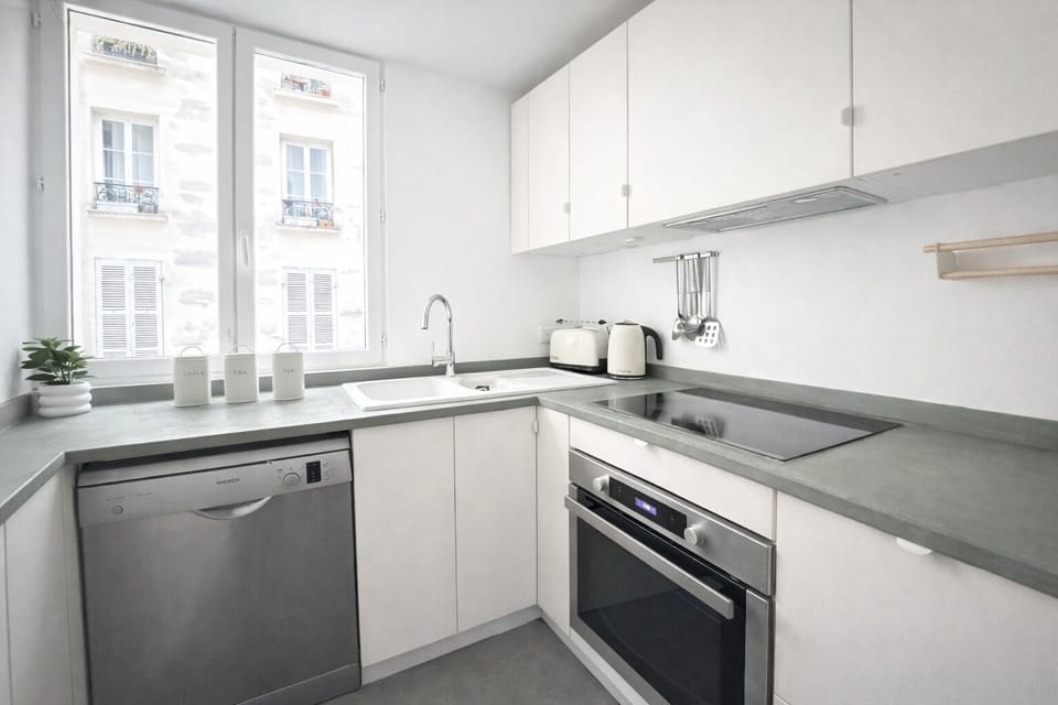 Apartment | Private kitchen | Fridge, microwave, oven, stovetop