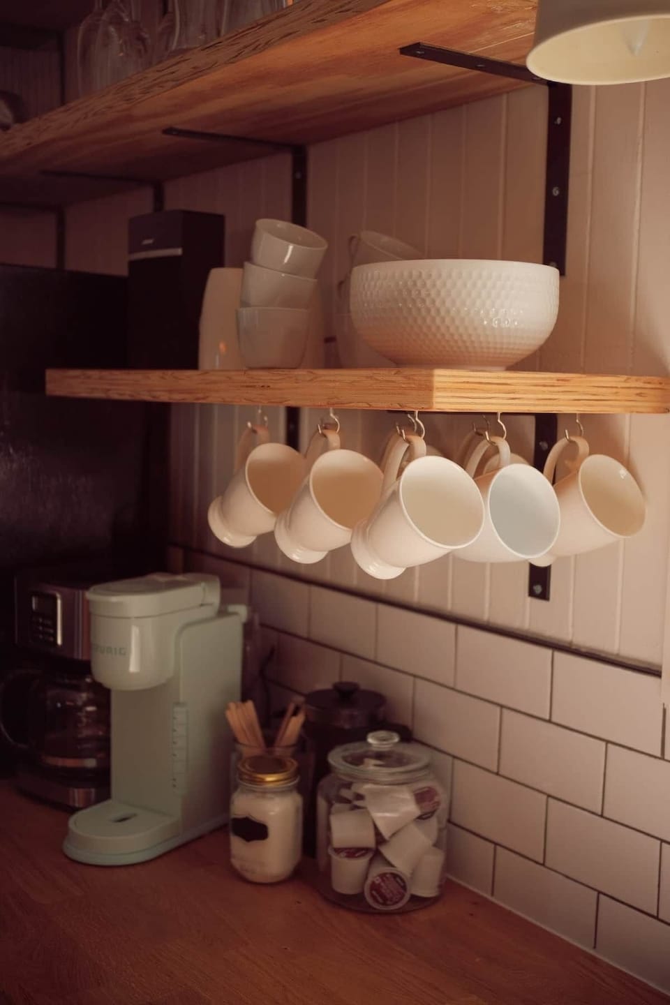 Keurig, cafetière à filtre et bodum — à chacun son café préféré! On fournit même quelques capsules pour bien commencer le séjour.