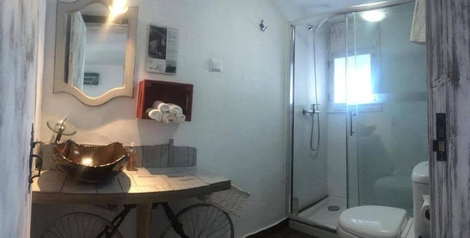 Panoramic Double Room, Non Smoking, City View | Bathroom | Hair dryer, towels, soap, shampoo