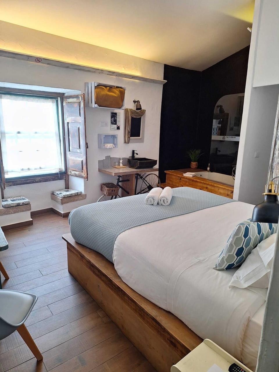Deluxe Double Room, City View | WiFi (free)