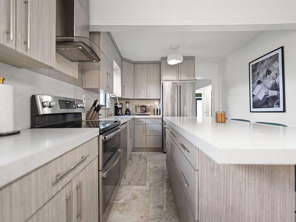 Modern open-concept kitchen 
