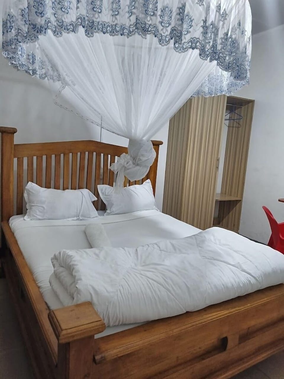 Deluxe Single Room | Free WiFi, bed sheets