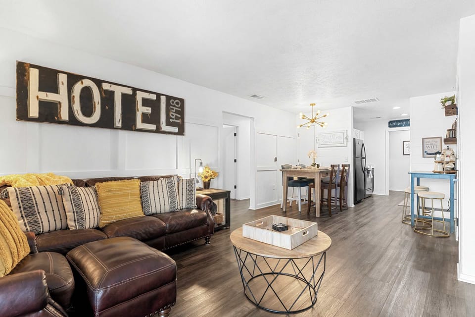 Enjoy the breezy, open flow of the main living spaces​