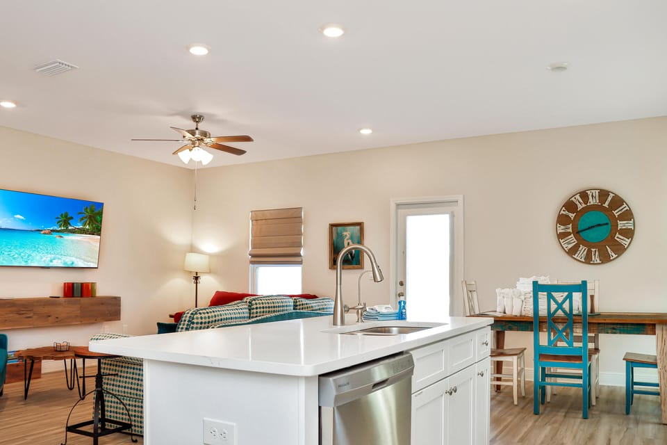 House, Multiple Beds (Fish-n-Ships) | Interior