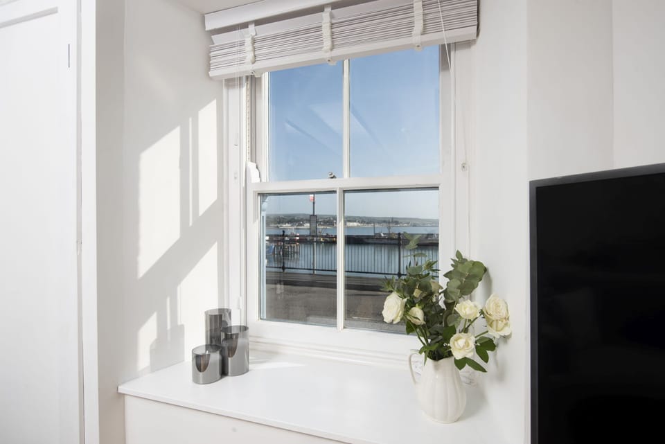 Sea Views over Newlyn Harbour - Harbour Watch Cottage