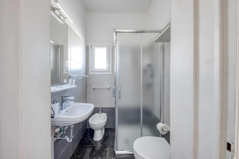 Quadruple Room | Bathroom