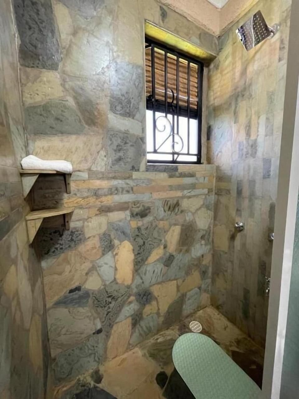 Deluxe Single Room | Bathroom | Shower, bathrobes, slippers, bidet