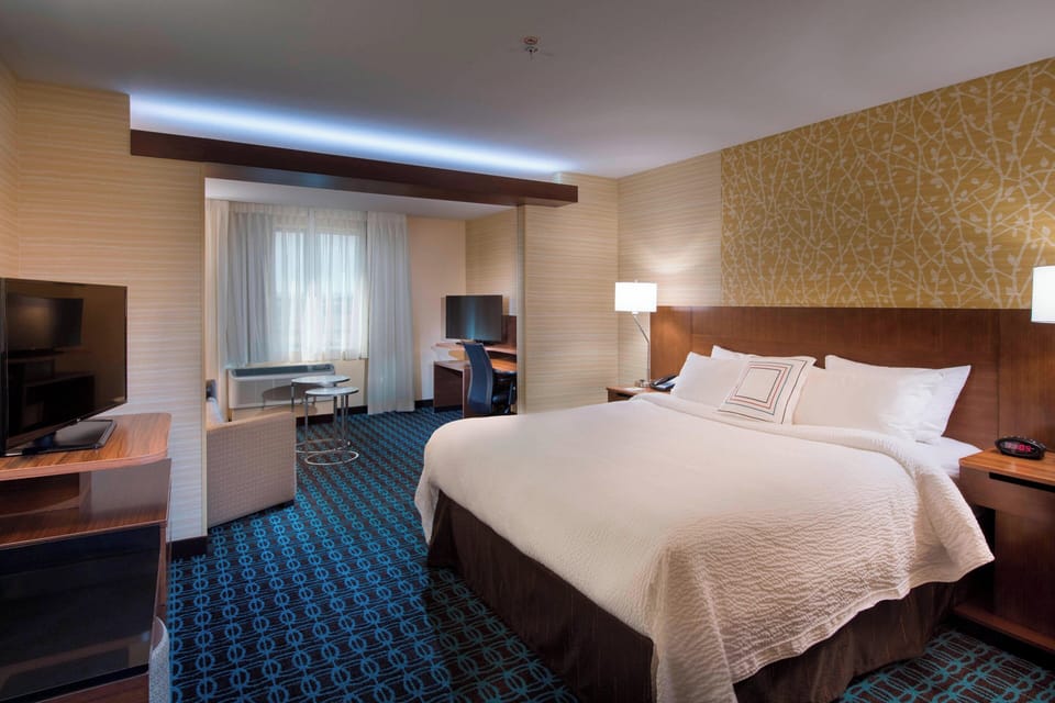 Pillowtop beds, desk, iron/ironing board, free WiFi